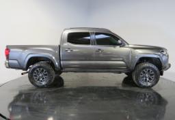 2020 Toyota Tacoma - Thumbnail 9