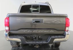 2020 Toyota Tacoma - Thumbnail 12