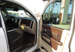 2017 Ram 3500 - Thumbnail 32