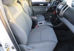 2015 Toyota Tacoma - Thumbnail 24