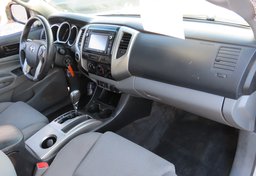 2015 Toyota Tacoma - Thumbnail 21