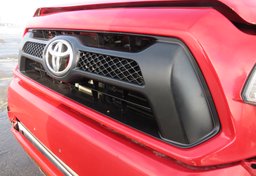 2015 Toyota Tacoma - Thumbnail 19