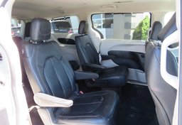 2020 Chrysler Pacifica - Thumbnail 30