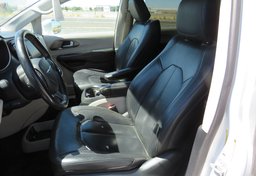 2020 Chrysler Pacifica - Thumbnail 24