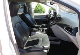 2020 Chrysler Pacifica - Thumbnail 25