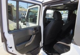 2017 Jeep Wrangler Unlimited - Thumbnail 24