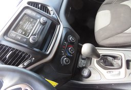 2018 Jeep Cherokee - Thumbnail 31