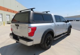 2017 Nissan Titan - Thumbnail 8