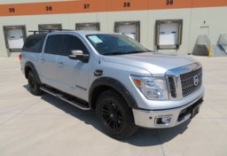 2017 Nissan Titan - Thumbnail 1