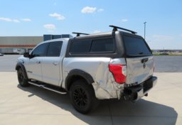 2017 Nissan Titan - Thumbnail 4