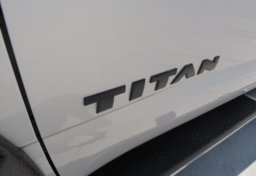 2017 Nissan Titan - Thumbnail 24