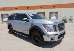 2017 Nissan Titan - Thumbnail 3