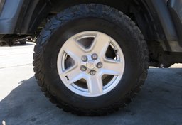 2020 Jeep Gladiator - Thumbnail 22