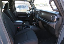 2020 Jeep Gladiator - Thumbnail 30