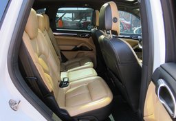 2015 Porsche Cayenne - Thumbnail 30