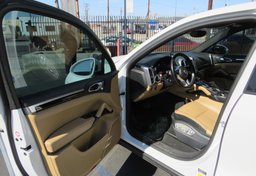 2015 Porsche Cayenne - Thumbnail 21