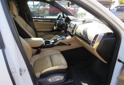 2015 Porsche Cayenne - Thumbnail 24
