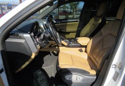 2015 Porsche Cayenne - Thumbnail 23