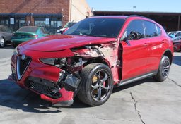 2018 Alfa Romeo Stelvio - Thumbnail 4