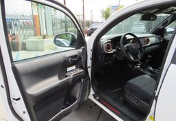 2020 Toyota Tacoma 4WD - Thumbnail 25