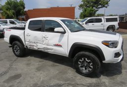 2020 Toyota Tacoma 4WD - Thumbnail 2