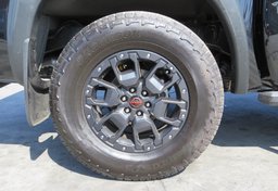 2022 Nissan Frontier - Thumbnail 16