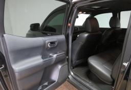 2022 Toyota Tacoma - Thumbnail 24