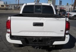 2016 Toyota Tacoma - Thumbnail 12