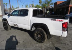 2016 Toyota Tacoma - Thumbnail 5