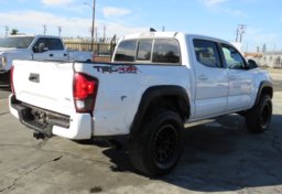 2016 Toyota Tacoma - Thumbnail 6