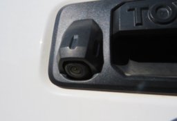 2016 Toyota Tacoma - Thumbnail 16