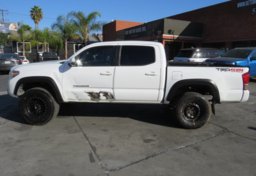 2016 Toyota Tacoma - Thumbnail 10