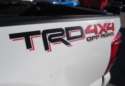 2016 Toyota Tacoma - Thumbnail 17