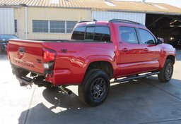 2019 Toyota Tacoma - Thumbnail 8