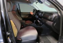 2018 Toyota Tacoma - Thumbnail 25