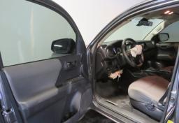 2018 Toyota Tacoma - Thumbnail 18