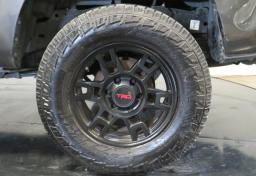 2018 Toyota Tacoma - Thumbnail 17