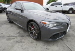 2017 Alfa Romeo Giulia - Thumbnail 1