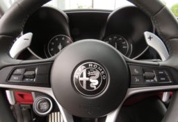 2017 Alfa Romeo Giulia - Thumbnail 35