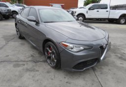 2017 Alfa Romeo Giulia - Thumbnail 3