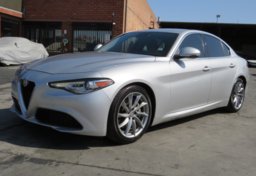 2017 Alfa Romeo Giulia - Thumbnail 3