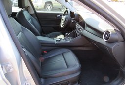 2017 Alfa Romeo Giulia - Thumbnail 24