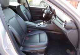 2017 Alfa Romeo Giulia - Thumbnail 28