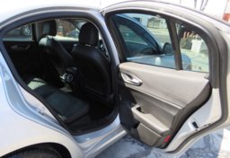 2017 Alfa Romeo Giulia - Thumbnail 21