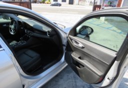 2017 Alfa Romeo Giulia - Thumbnail 19