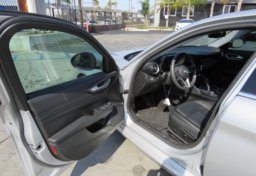 2017 Alfa Romeo Giulia - Thumbnail 18