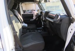 2015 Jeep Wrangler Unlimited - Thumbnail 20