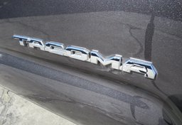 2018 Toyota Tacoma - Thumbnail 23