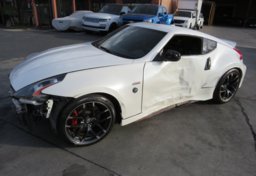 2015 Nissan 370Z - Thumbnail 2
