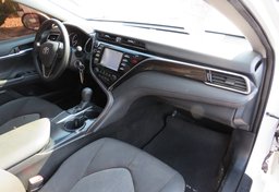 2018 Toyota Camry - Thumbnail 19